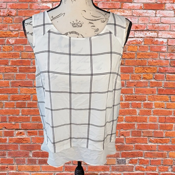 White House Black Market sleeveless black and white size medium blouse - Picture 2 of 5